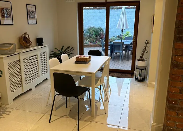 住宿加早餐酒店 Out In B N B *